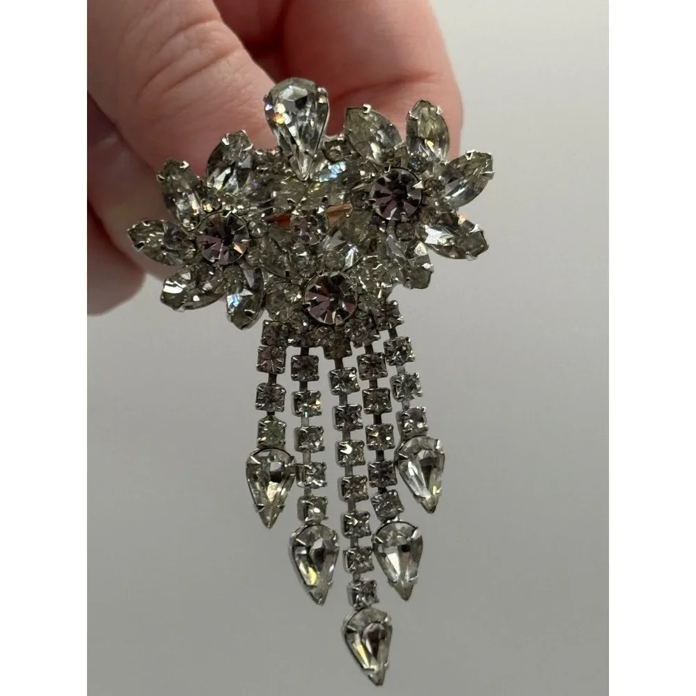 Vintage Clear Rhinestone Flower Dangle Brooch‎ Pin Silver Tone Unsigned